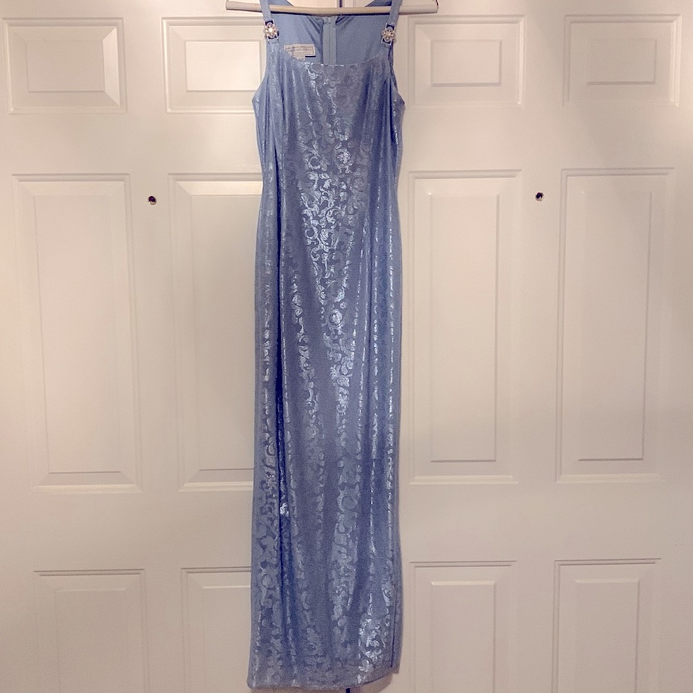 Cute form fitting Prom dress in great condition!